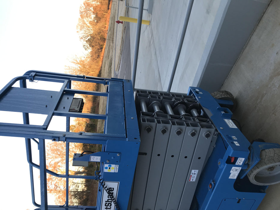 2019 Genie GS-4047 Folding rails with half height swing gate