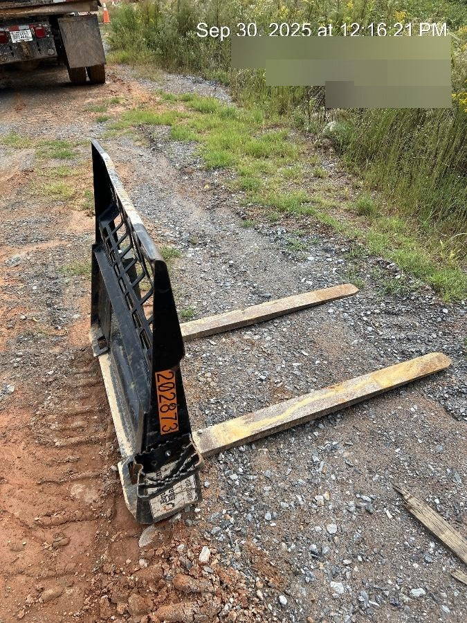 2022 ARROW MATERIAL HANDLING 60" Pallet Forks - Arrow