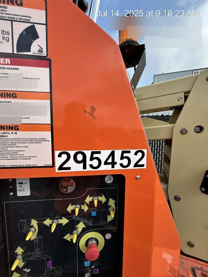 2023 JLG E300AJP
