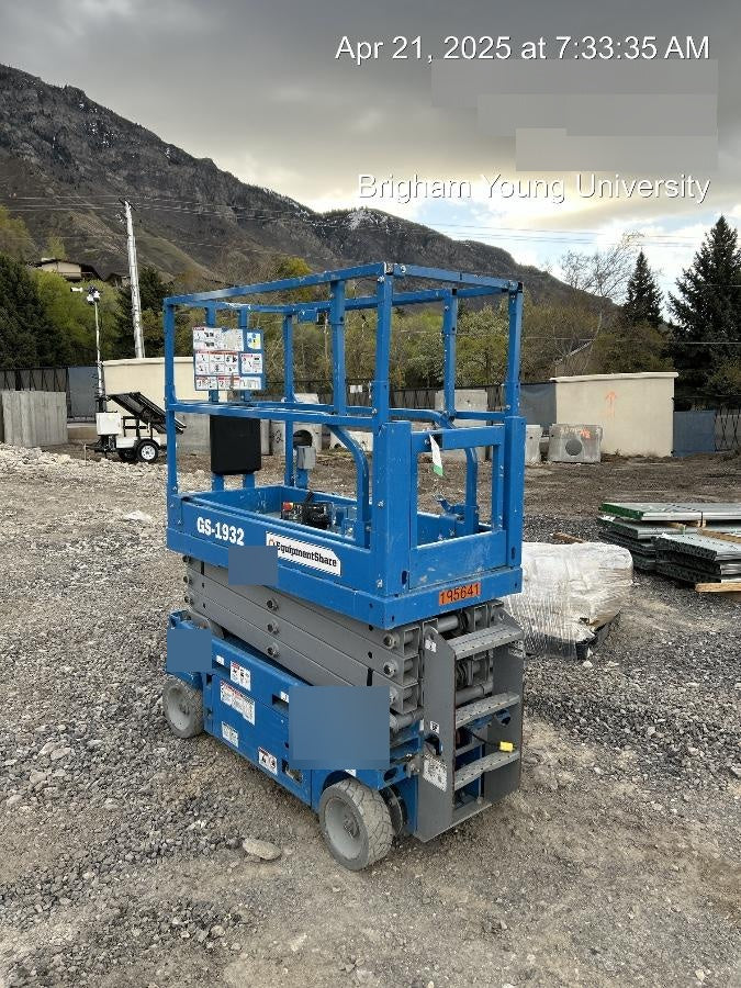 2021 GENIE GS-1932