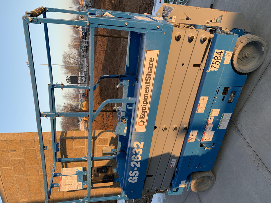 2019 Genie GS-2632 Folding rails with half height swing gate