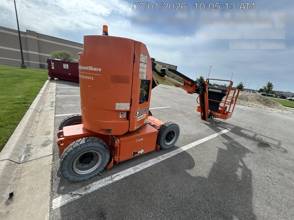 2019 JLG E300AJP