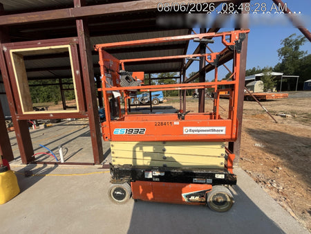 2022 JLG ES1932