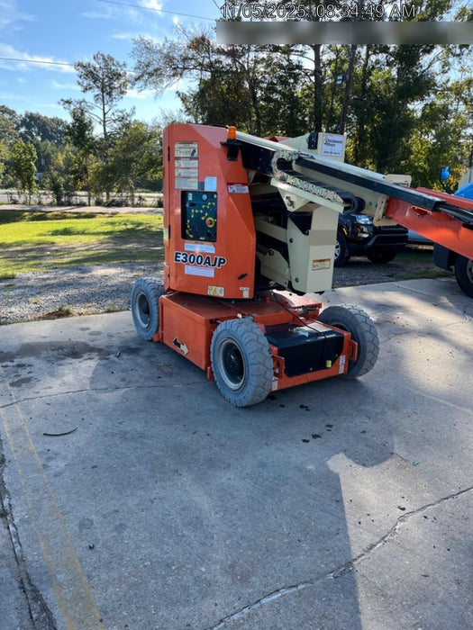 2019 JLG E300AJP