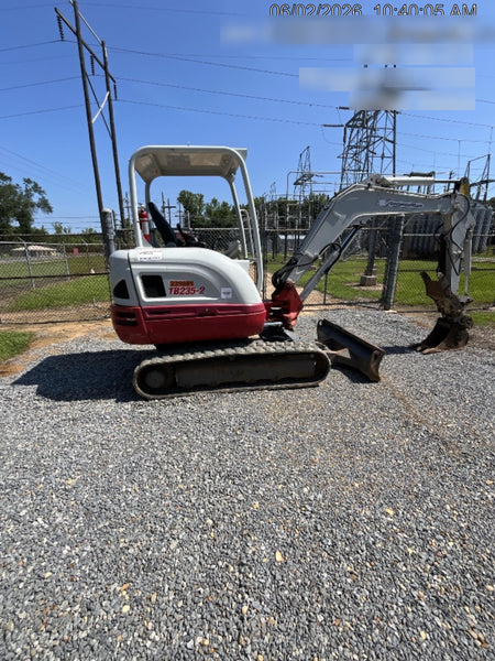 2022 TAKEUCHI TB235-2R