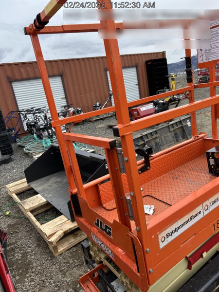 2021 JLG ES1330L