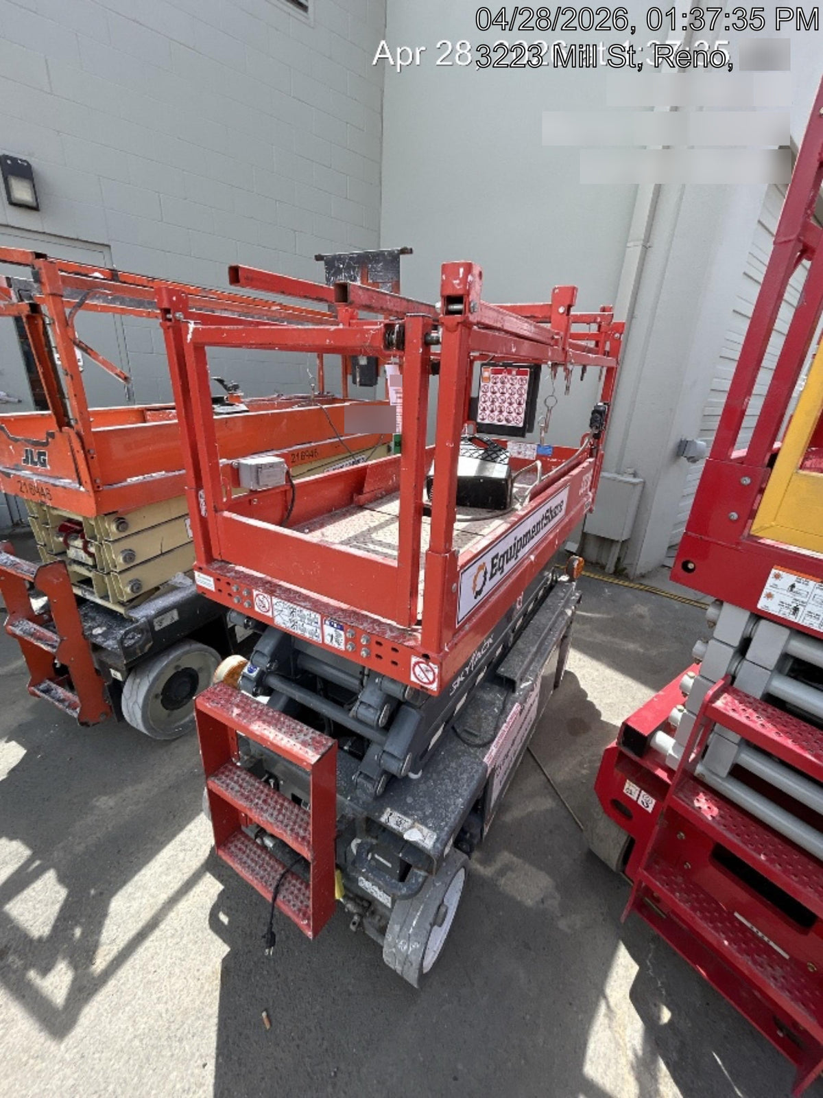 2020 Skyjack SJIII-3219 Solid NM Tires, Half height spring hinged entry gate, Dual Beacons, 800W Inverter