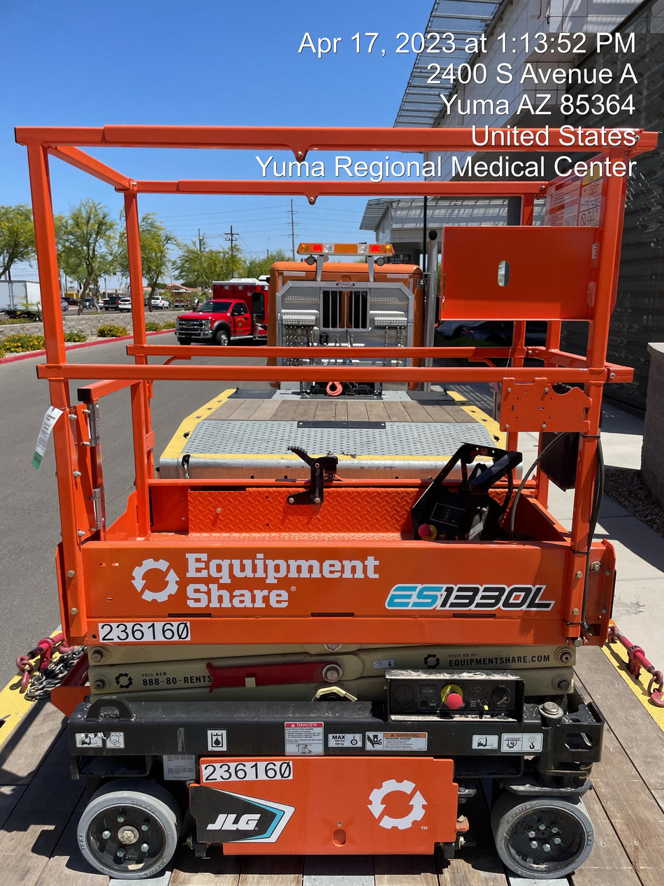 2022 JLG ES1330L