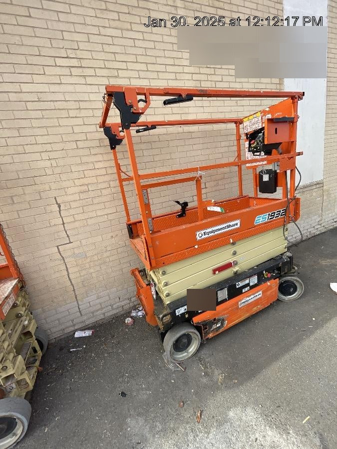 2021 JLG ES1932