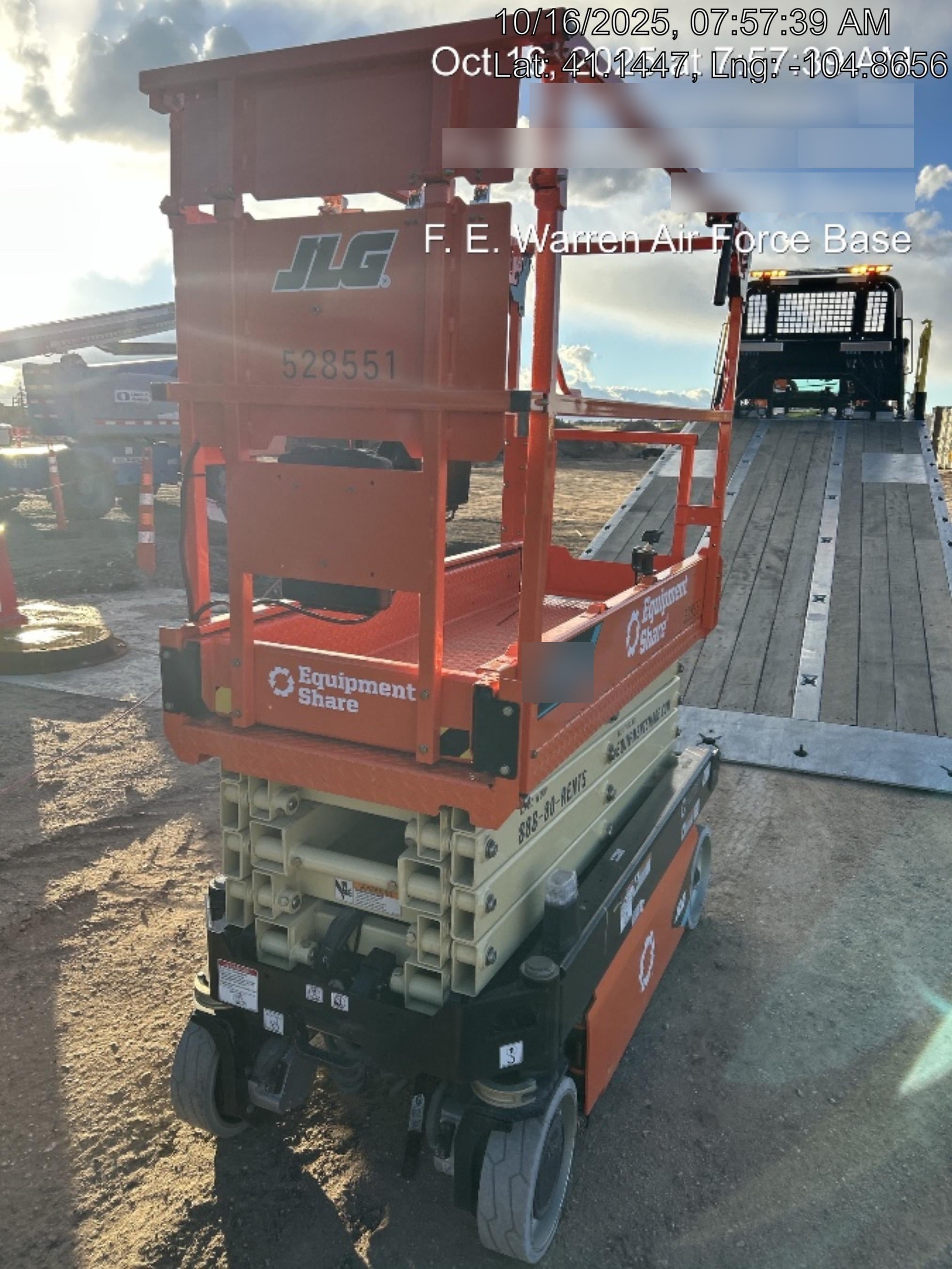2025 JLG ES1932