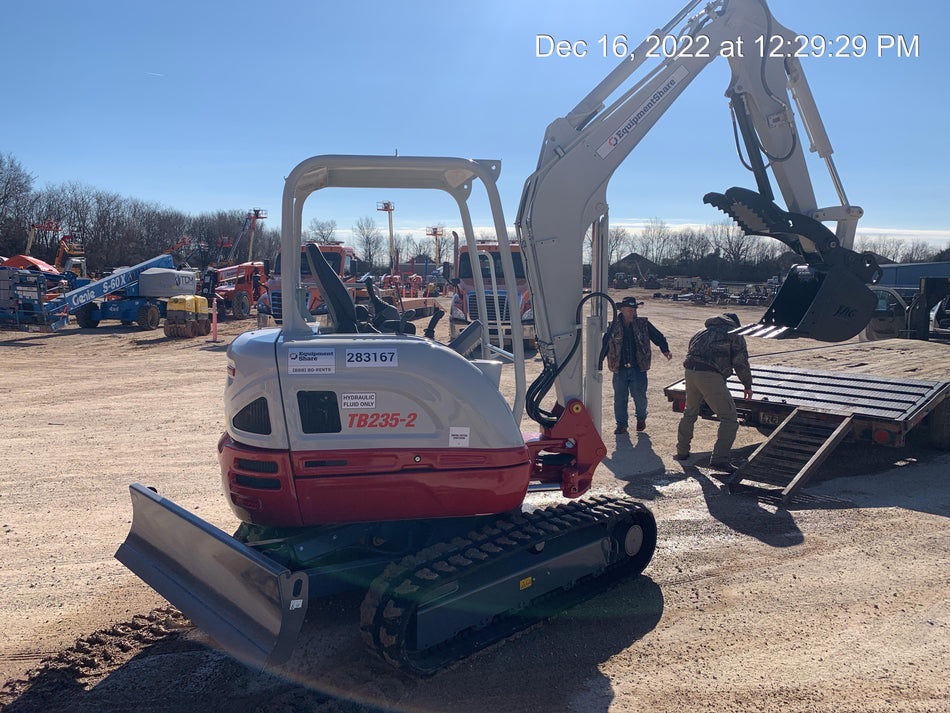 2022 TAKEUCHI TB235-2R