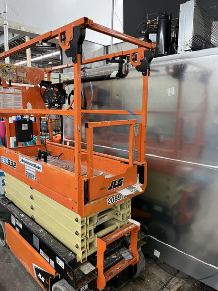 2022 JLG ES1932