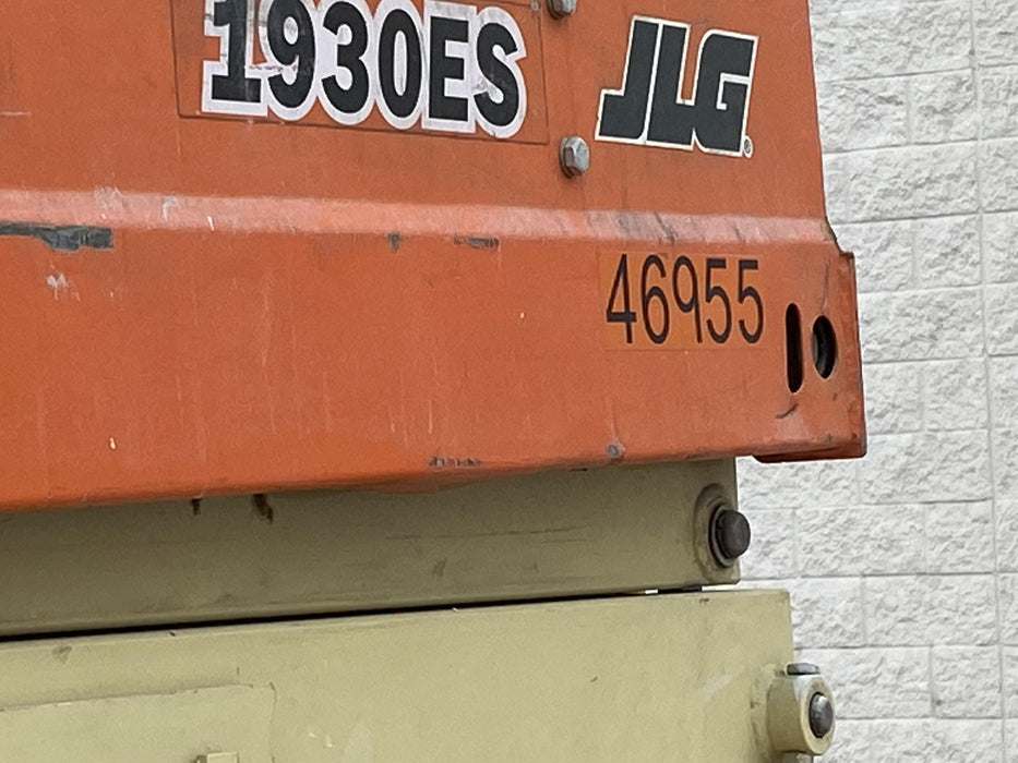 2017 JLG 1930ES Standard Options