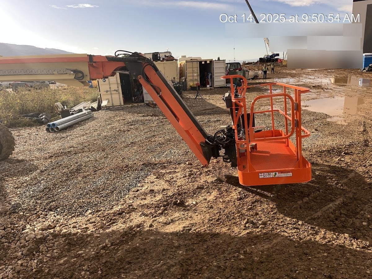 2023 JLG 660SJ