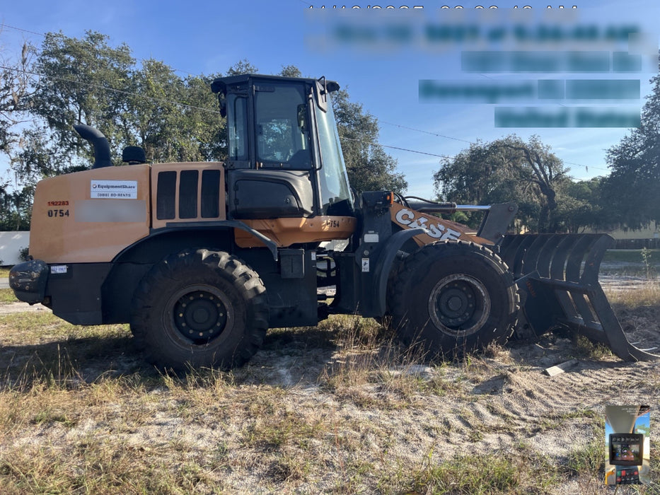 2017 Case 621G CLOSED CAB, JRB 416 STYLE HYD COUPLER