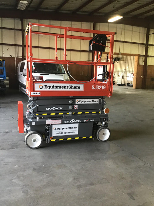 2020 Skyjack SJIII-3219 Solid NM Tires, Half height spring hinged entry gate, Dual Beacons, 800W Inverter