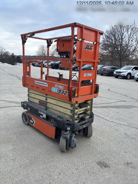 2021 JLG ES1932
