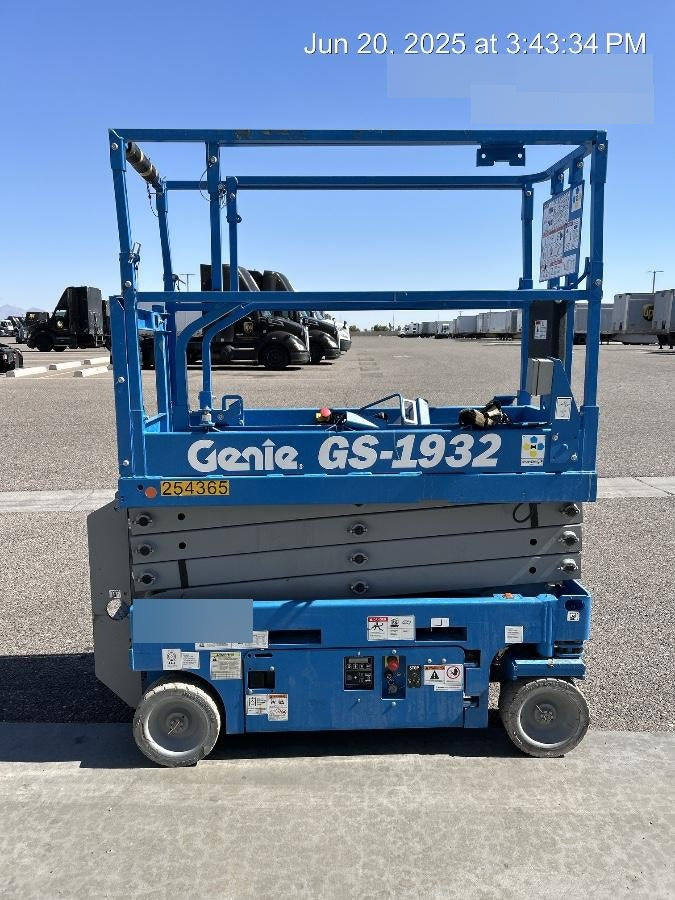 2022 GENIE GS-1932