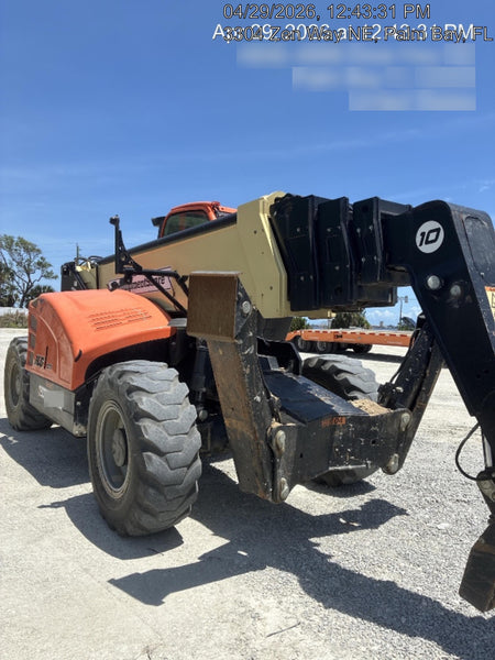 2022 JLG 1075