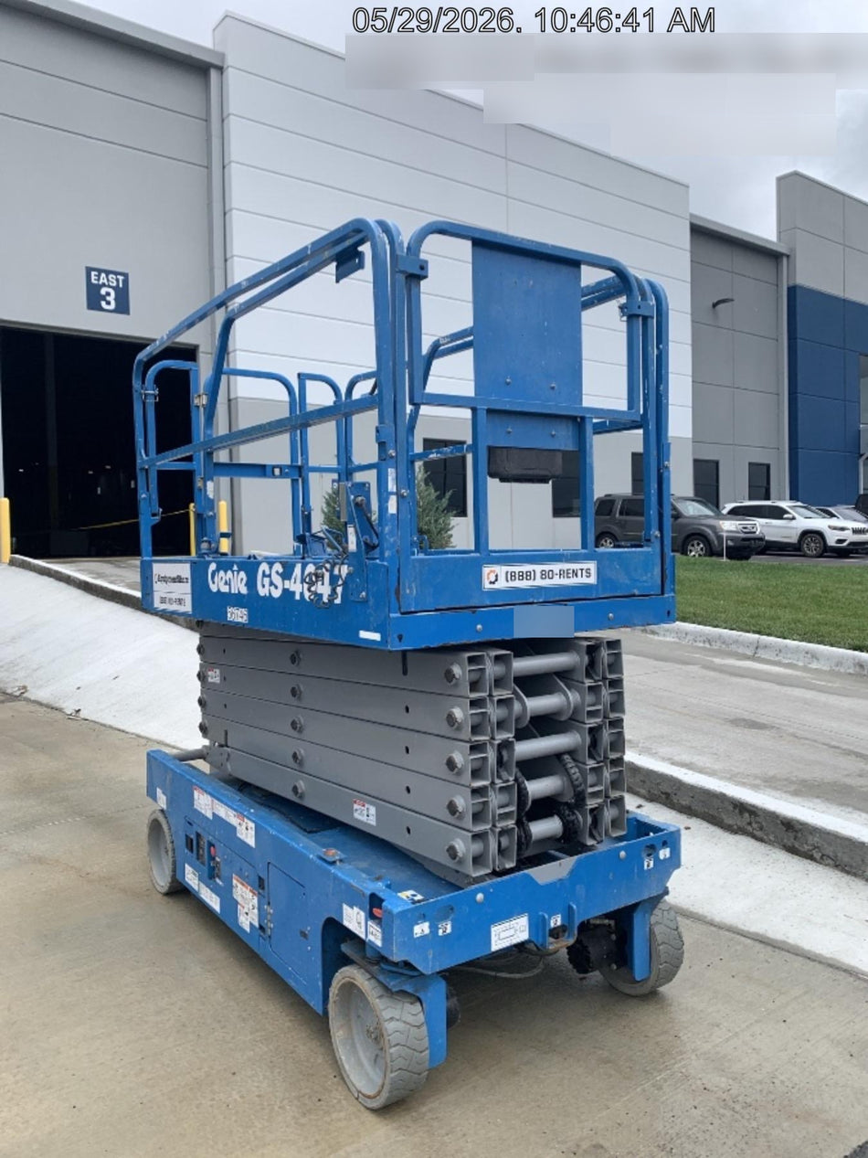 2019 Genie GS-4047 Folding rails with half height swing gate