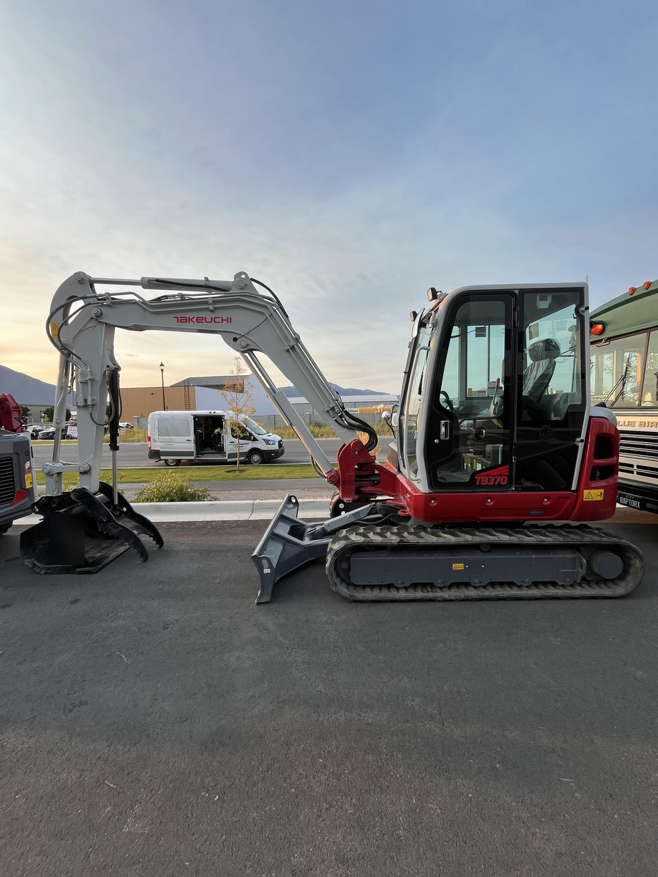2023 TAKEUCHI TB370CR