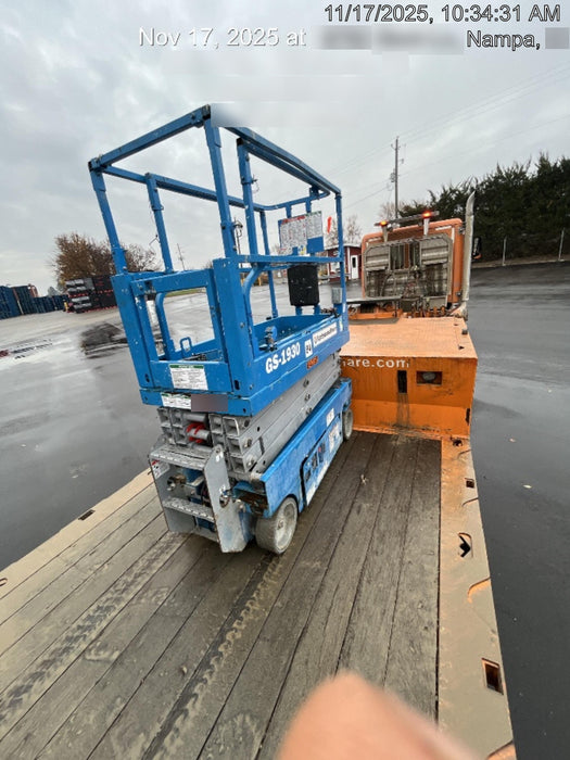 2020 Genie GS-1930 Solid Non Marking Tires, Beacon, Folding rails with half height swing gate, 800W Inverter