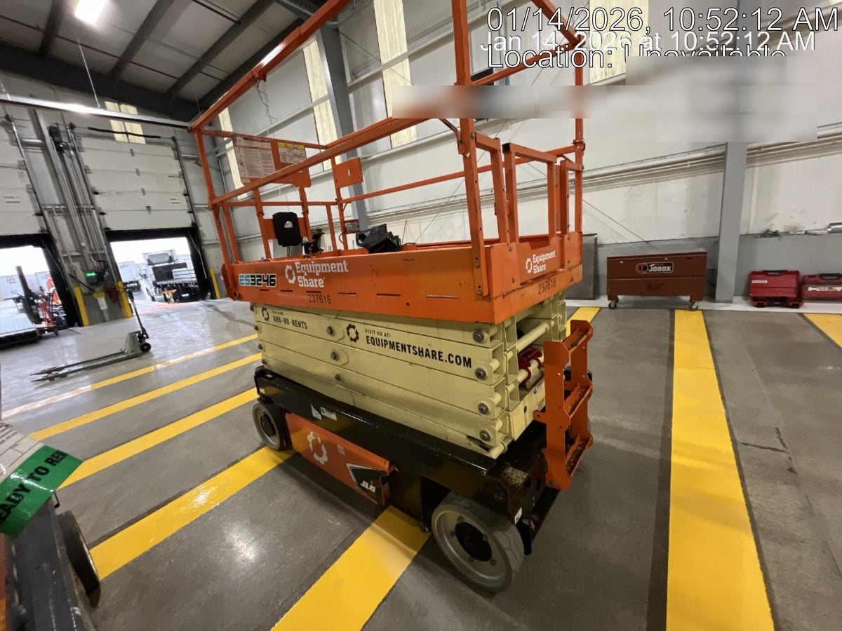 2022 JLG ES3246