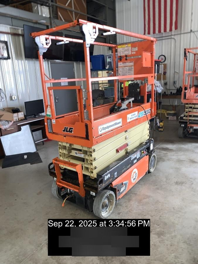 2021 JLG ES1932