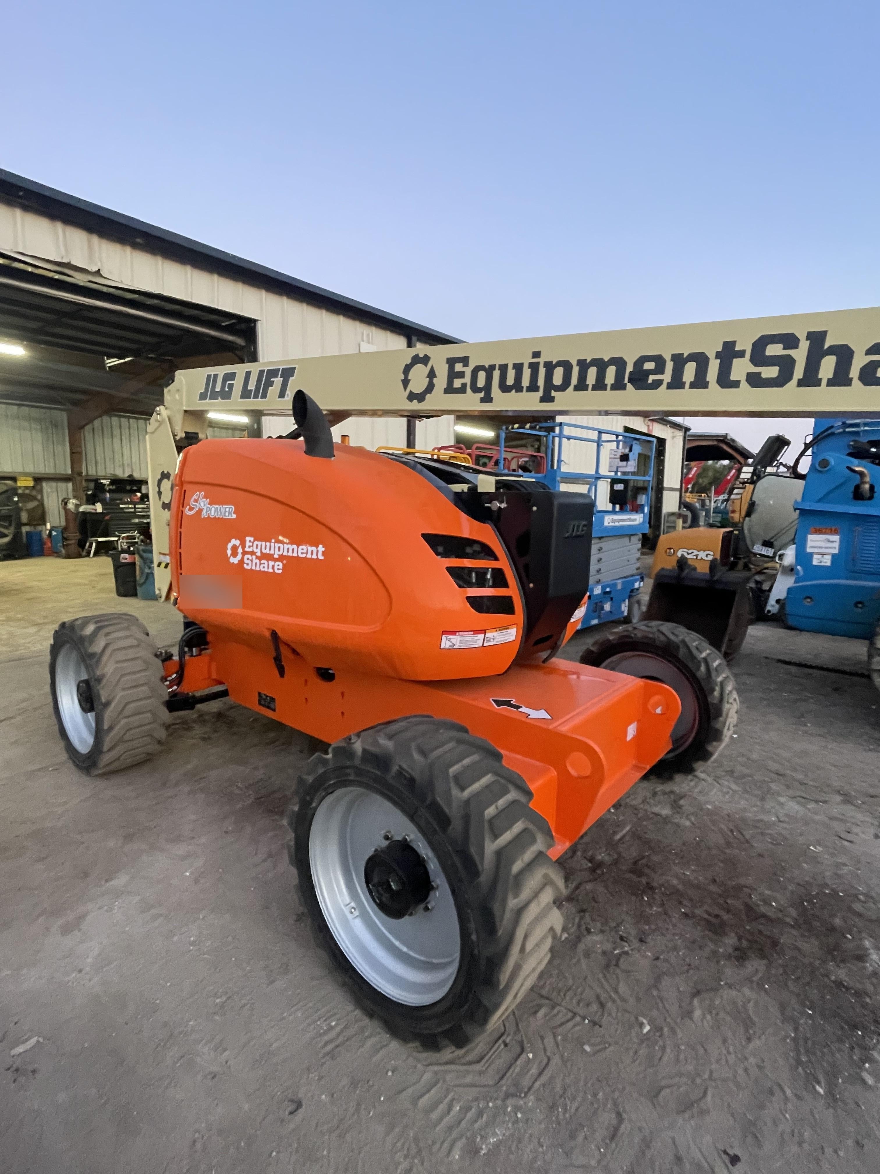 2023 JLG 600AJ