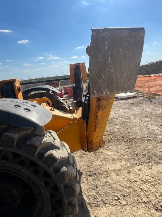 2020 JCB 510-56 Canopy, 74 HP, Solid Tires, STD Worklight, Beacon, Aux Hydraulics, Lifting Eye, Back up Alarm w/66" Carriage/60" Forks