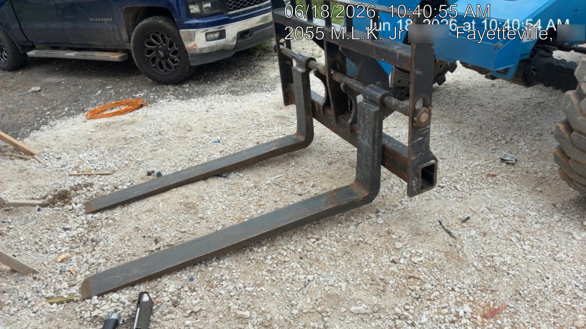 2018 Genie GTH-844 Genie GTH-844 w/ROPS, Work Lights, Solid Tires, RH Cab Mesh, Beacon, 60" Carriage and Forks