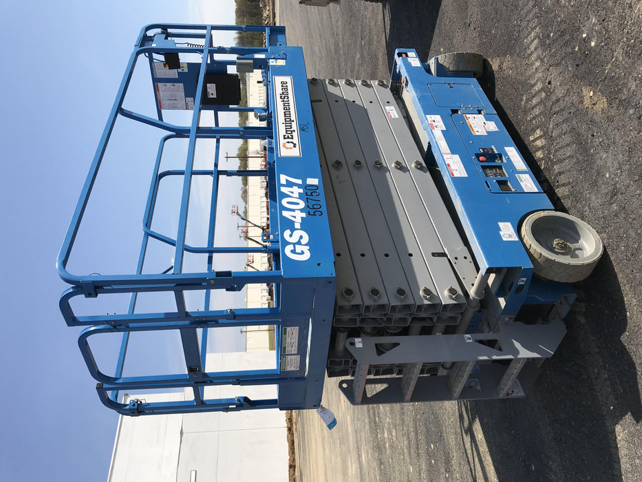 2019 Genie GS-4047 Folding rails with half height swing gate