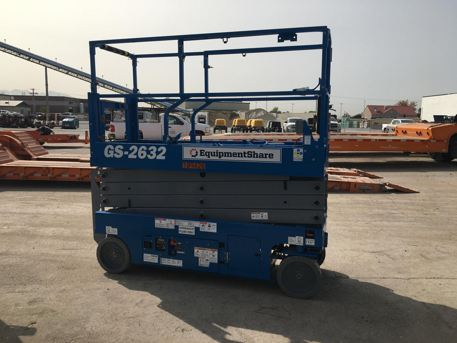 2020 Genie GS-2632 Solid NM Tires, Folding Rails with Half-Height Swing Gate, Beacon