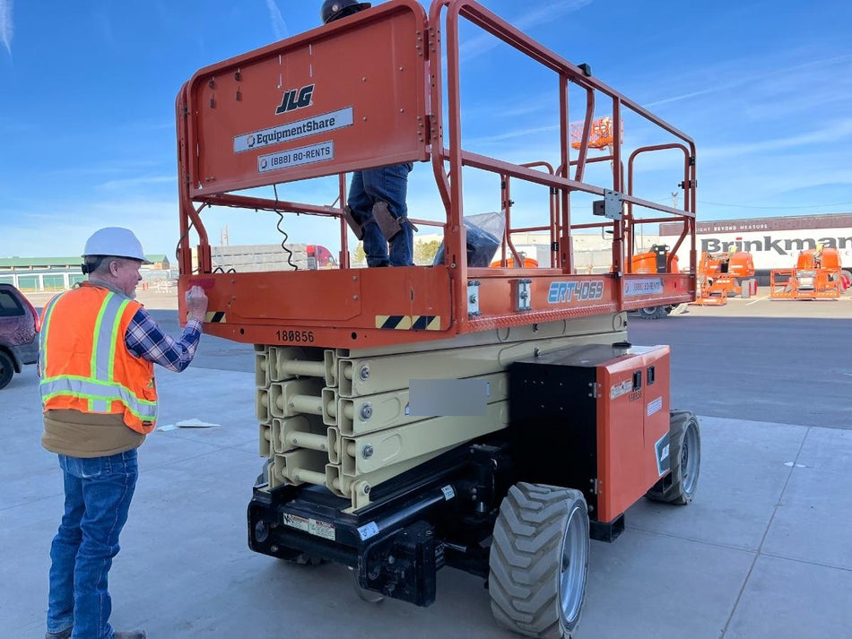 2021 JLG ERT4069