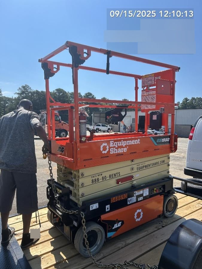 2025 JLG ES1932