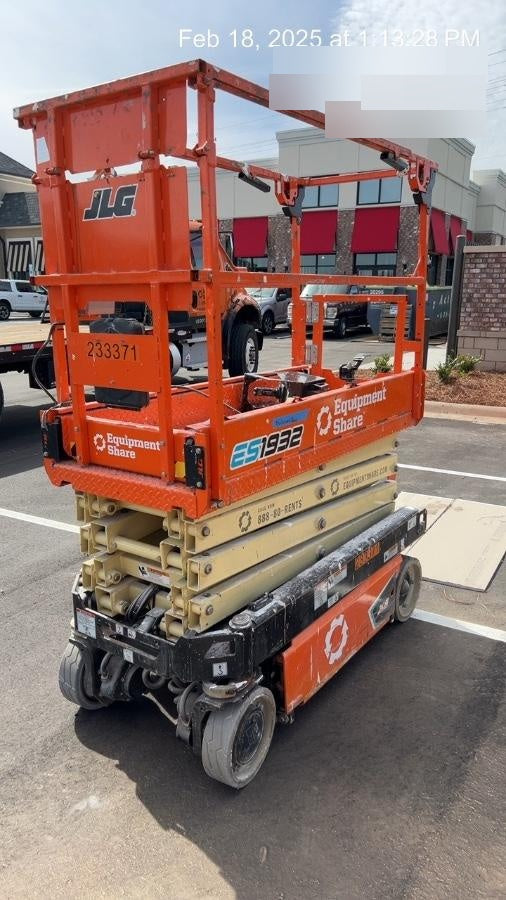 2022 JLG ES1932