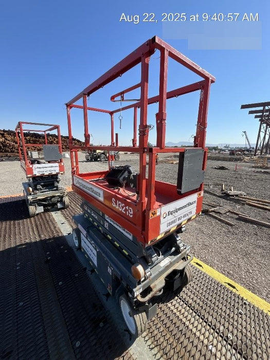 2020 Skyjack SJIII-3219 Solid NM Tires, Half height spring hinged entry gate, Dual Beacons, 800W Inverter