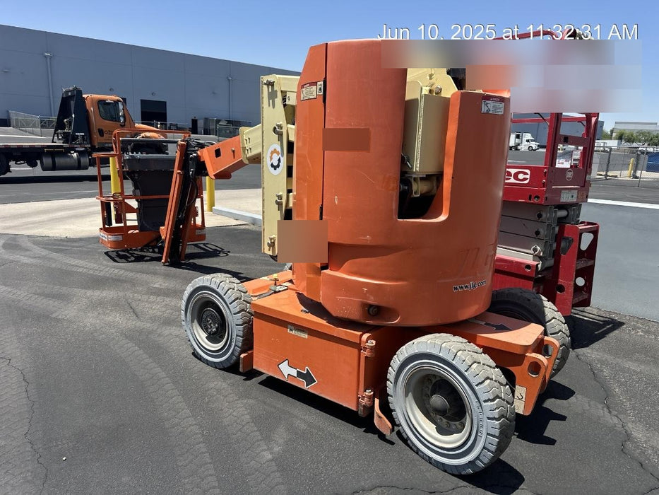 2019 JLG E300AJP