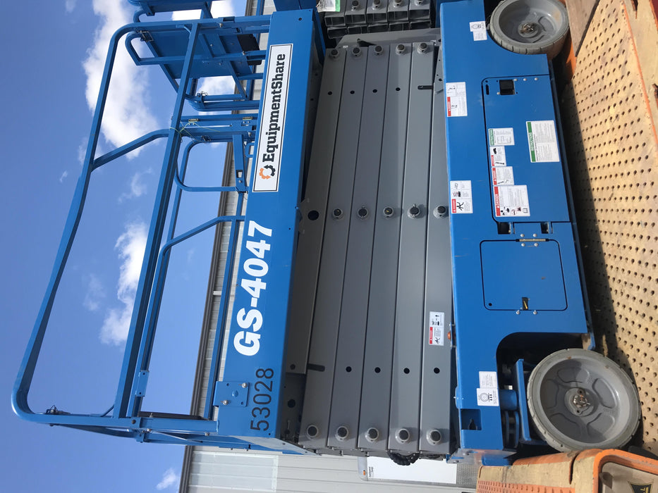 2019 Genie GS-4047 Folding rails with half height swing gate