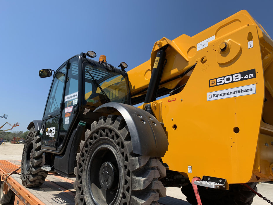 2020 JCB 509-42 Cab/Heat/Air, Solid Tires, Work Lights, Beacon, Aux Hydraulics, Back up Alarm, Lifting Eye, ES Decals