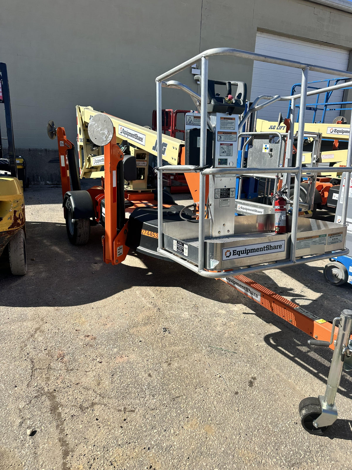 2022 JLG T350