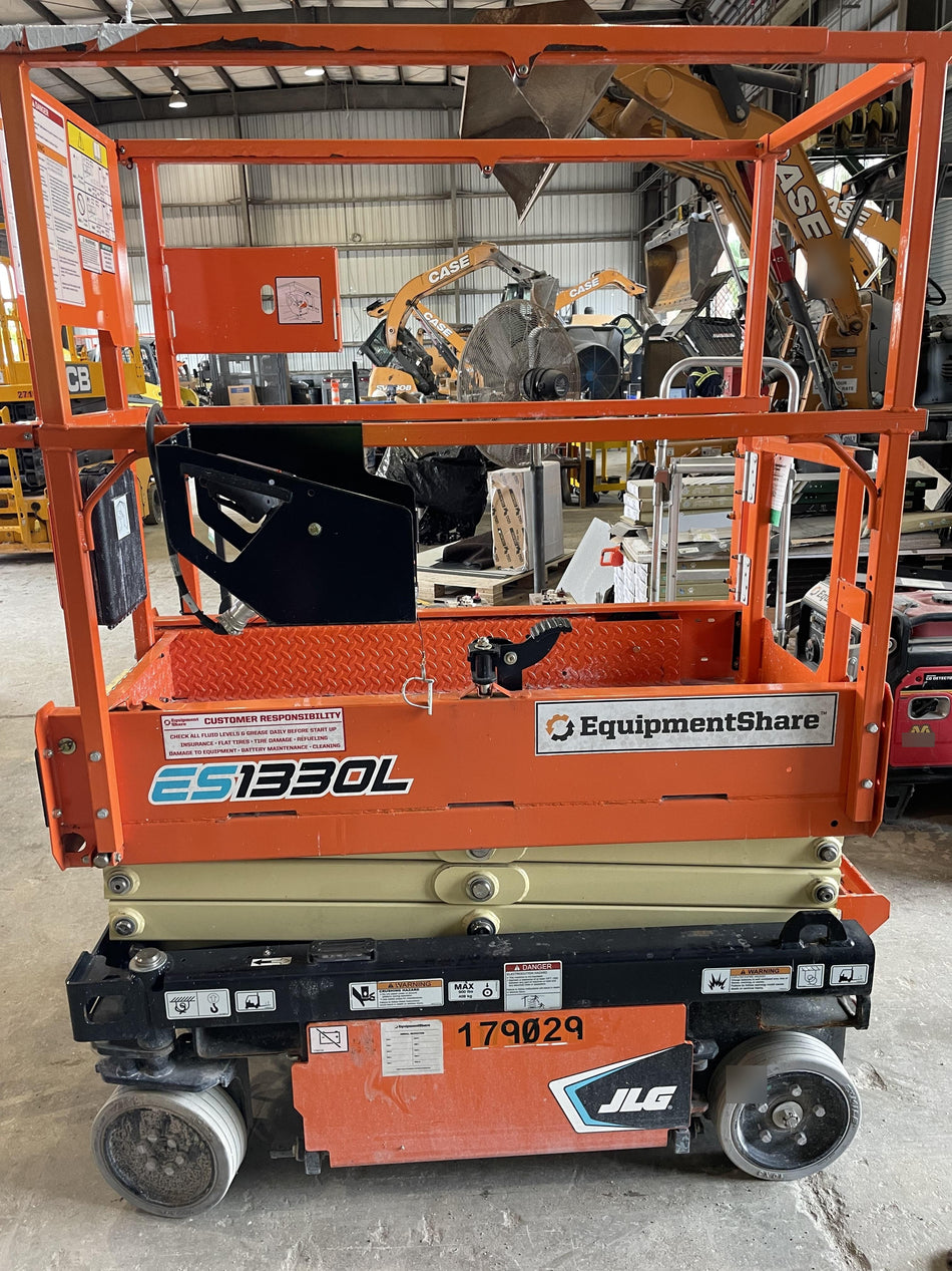 2021 JLG ES1330L