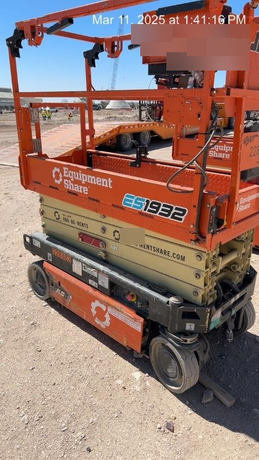 2022 JLG ES1932