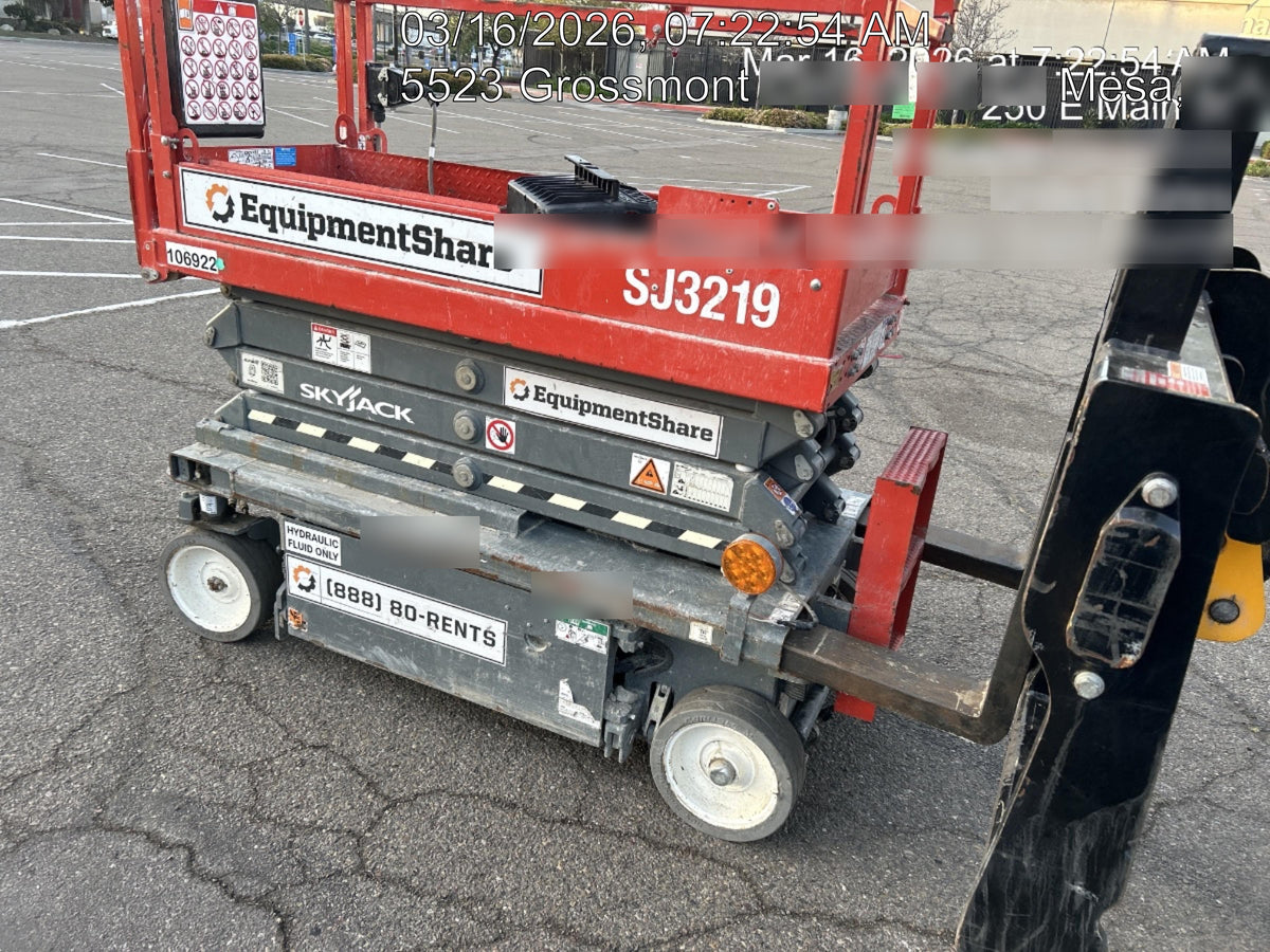 2020 Skyjack SJIII-3219 Solid NM Tires, Half height spring hinged entry gate, Dual Beacons, 800W Inverter