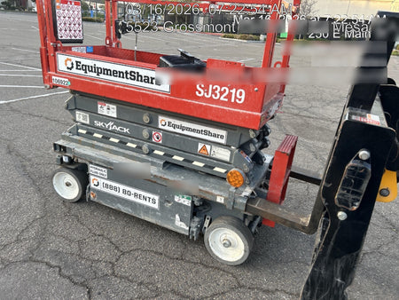 2020 Skyjack SJIII-3219 Solid NM Tires, Half height spring hinged entry gate, Dual Beacons, 800W Inverter