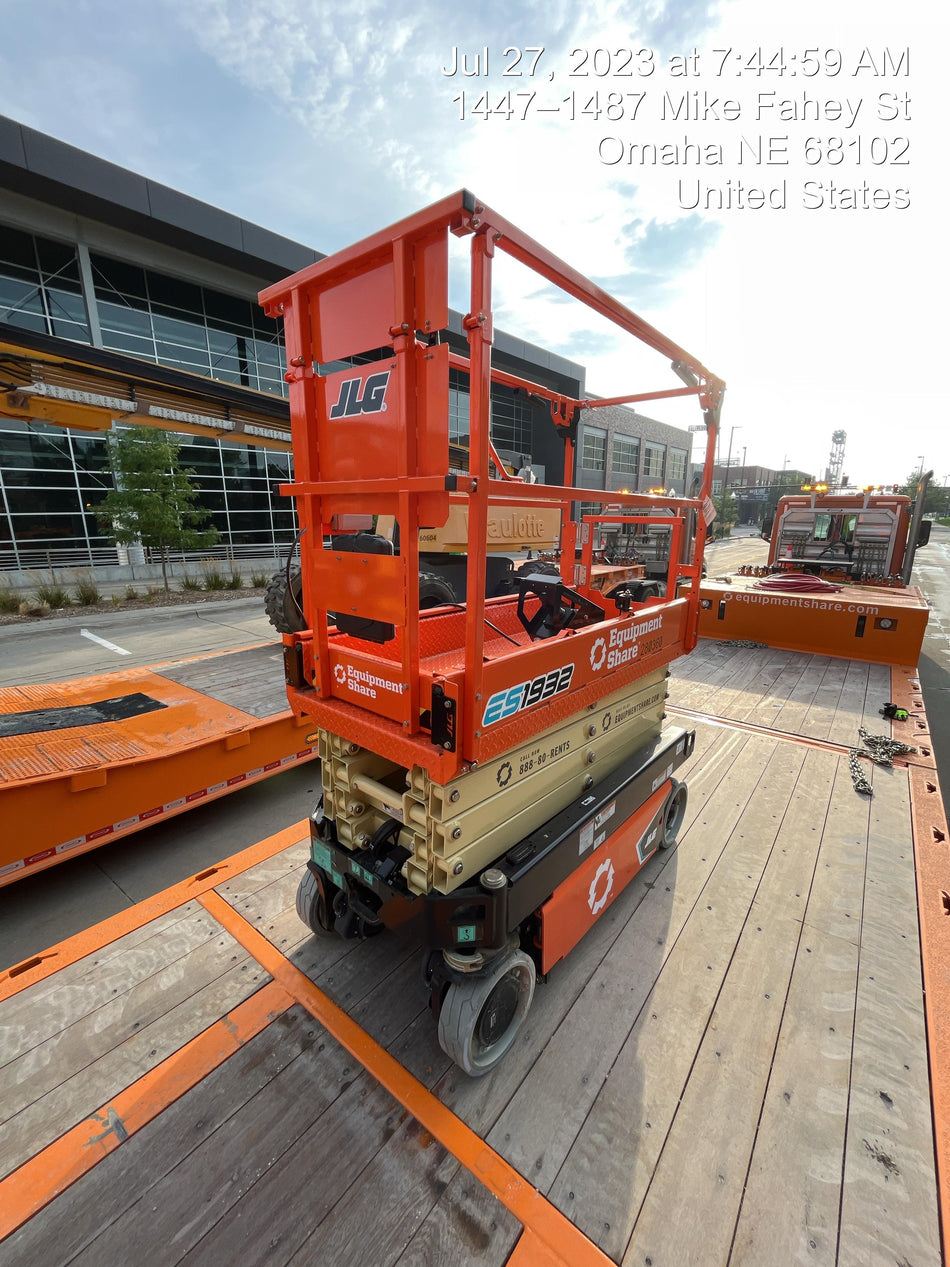 2022 JLG ES1932