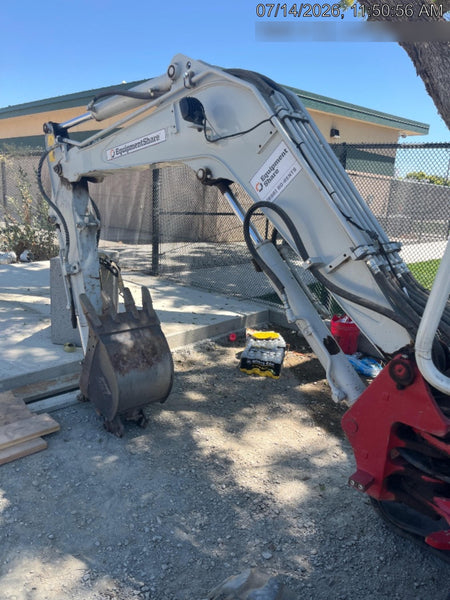 2021 TAKEUCHI TB235-2R