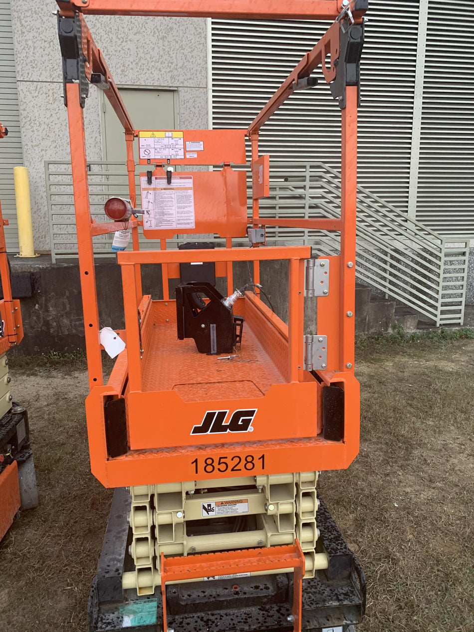 2021 JLG ES1932