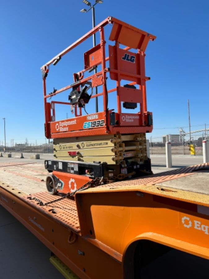 2022 JLG ES1932