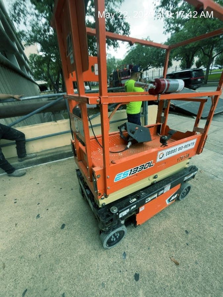 2021 JLG ES1330L